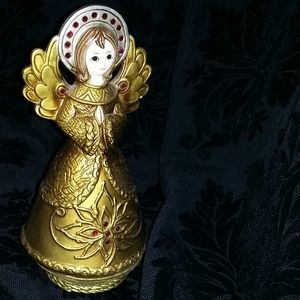 Christmas angel and plays music